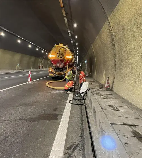 密云隧道排水渠清淤